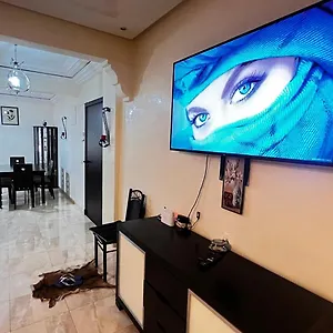 Appartement Magnifique Spacieux Confort Propre Familial 2 Salon Et Salle A Manger A 20mn A Pied De Place Jemaa El Fina 4 Piscines Dans Espace De Golf A 12 Mn En Voitures L Entree Est Gratuit Pour La Clientele Ouvert Entre 10h Et 20h, Marrakesh